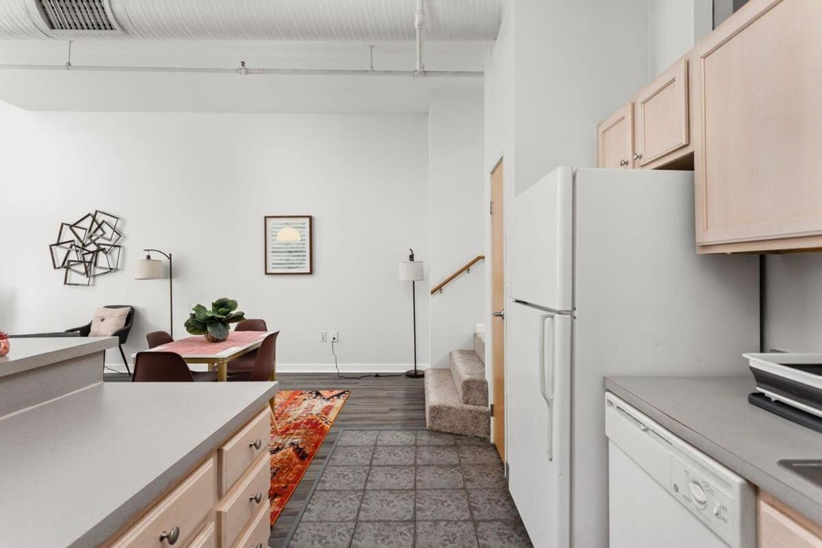 Modern Downtown Apartment 2Br 2Ba By Cozysuites Индианаполис Экстерьер фото